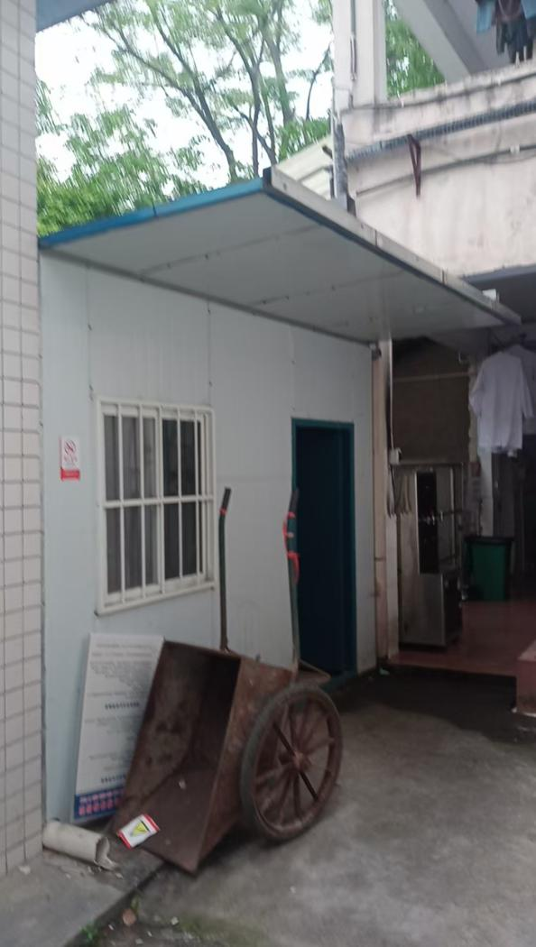 桃源县精神康复医院 废物间使用彩钢泡沬板前 